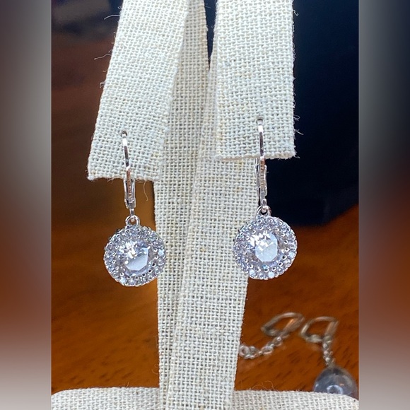 Beautiful Earrings Bundle - Picture 6 of 7